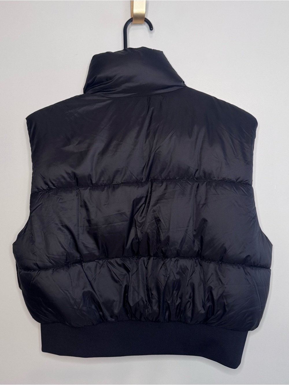 NEW PINK Victoria's Secret Black Crop Puffer Vest Size Medium - Picture 3 of 6